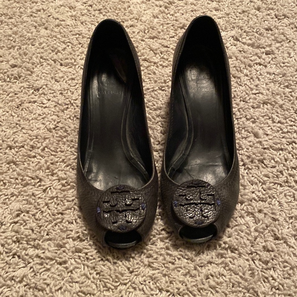 Tory Burch navy blue peep toe shoes